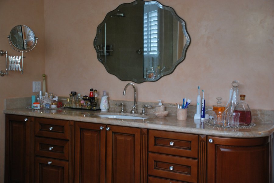 Bathroom 1 Vanity